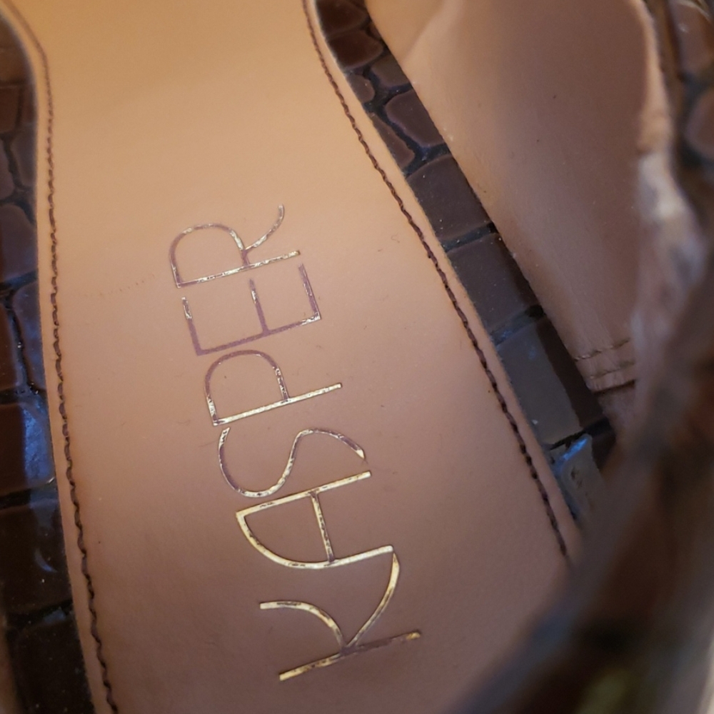 Shoes - Picture 5 of 6